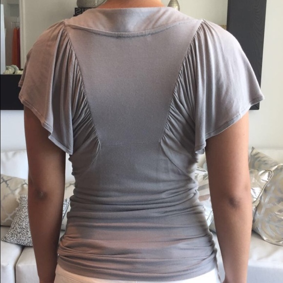 Gorgeous gray blouse ! - Picture 2 of 3