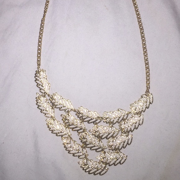 Gold leaf Charming Charlie necklace - Picture 2 of 2