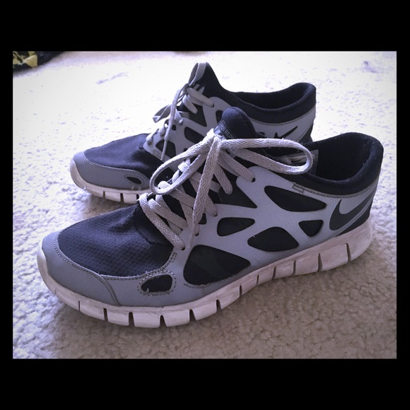 Black nike running shoes