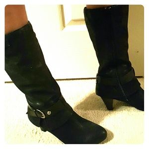 Black heeled boots
