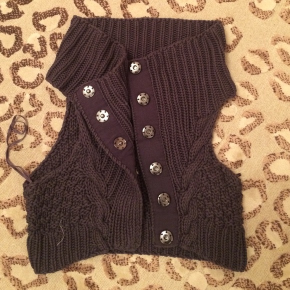 Crop cable knit sweater vest