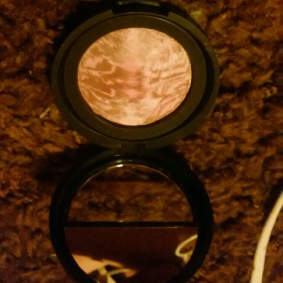 Baked blush