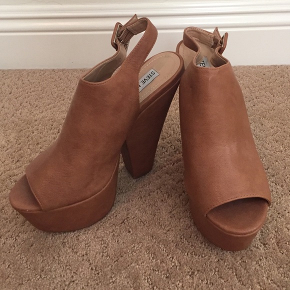 Steve Madden tan heels