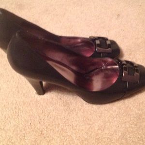 Inc Leather Pump