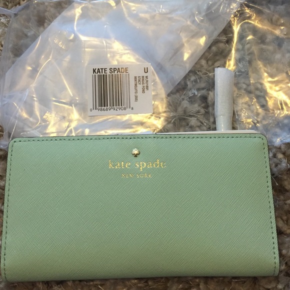 kate spade Handbags - Kate spade wallet- clasp style