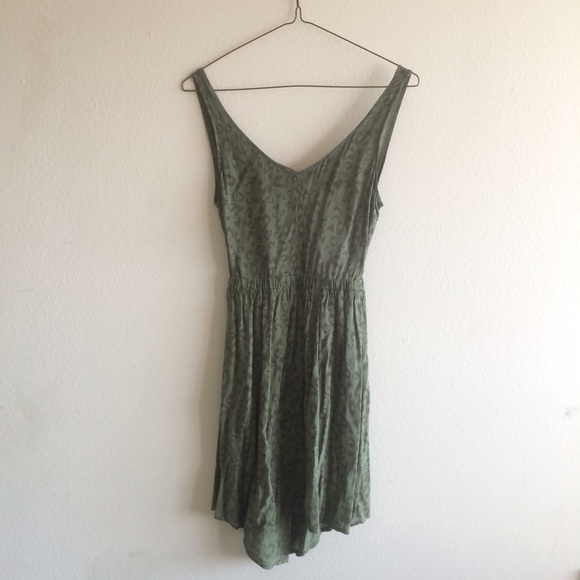 H&M Dresses & Skirts - H&M animal print flowy dress