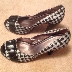 Black and White Peep Toe Pump