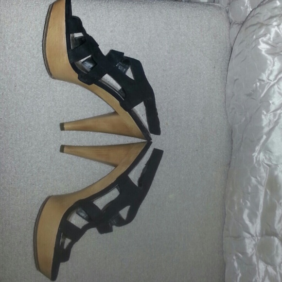 Candie's High Heels - Picture 2 of 4