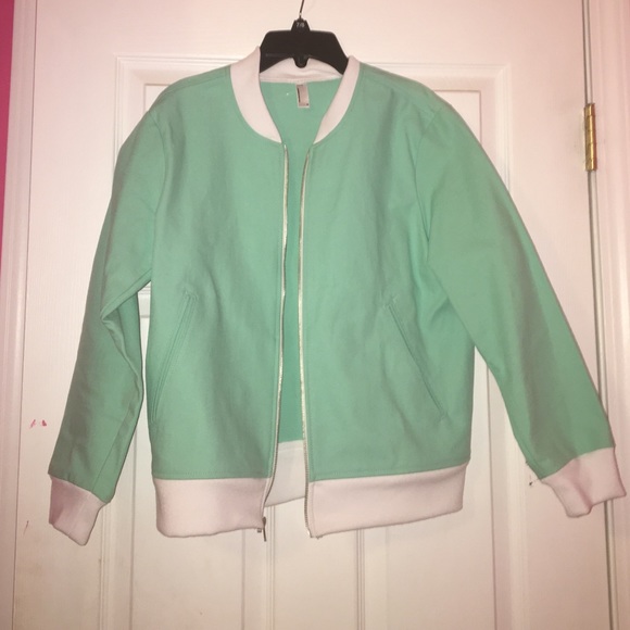 Cute Bomber - Picture 1 of 2