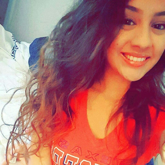 Meet your Posher, Krystal - Picture 2 of 2