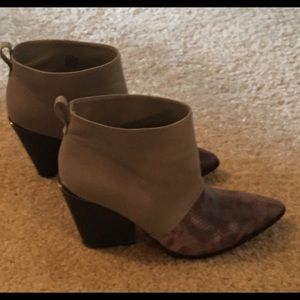 BCBGMAXAZRIA  Half Boot