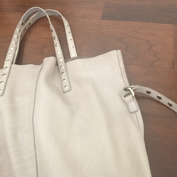 Taupe Levity leather handbag - Picture 2 of 3