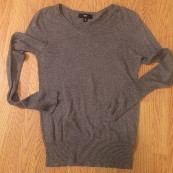 Mossimo V-neck Sweater - Picture 1 of 2