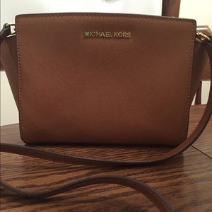 Michael Kors Medium Selma Messenger