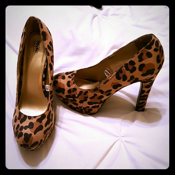 Leopard print heels size 7.5
