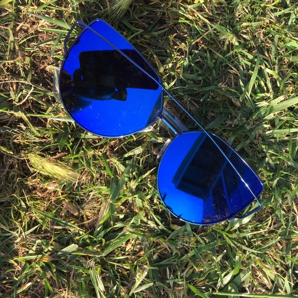 Accessories - LAST PAIR💙DARK BLUE METALLIC MIRROR SUNGLASSES💙