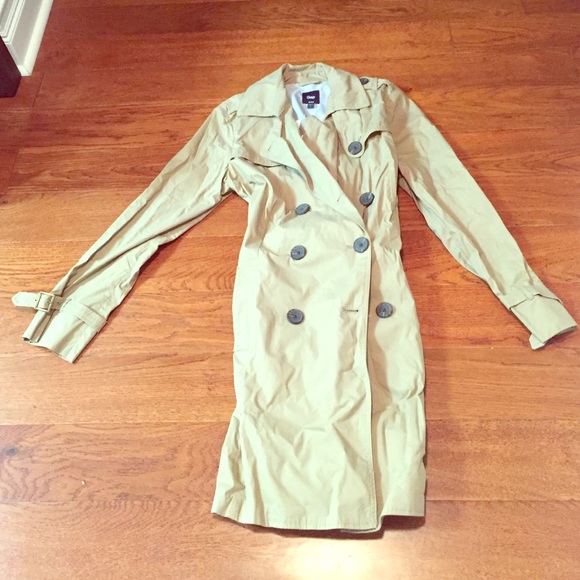 Trench Coat - Picture 1 of 3