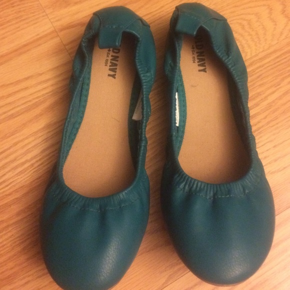 Old Navy Slip on Flats - Picture 1 of 2