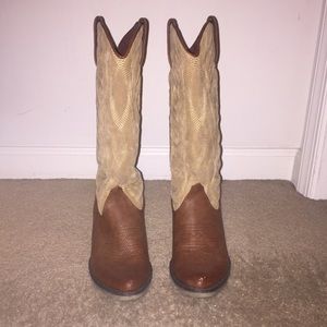 Two toned cowboy boots