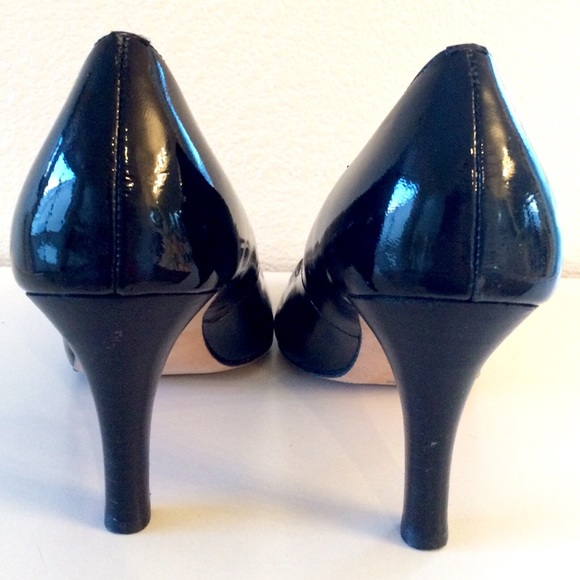 Oscar de la Renta peep toe pumps. - Picture 3 of 4