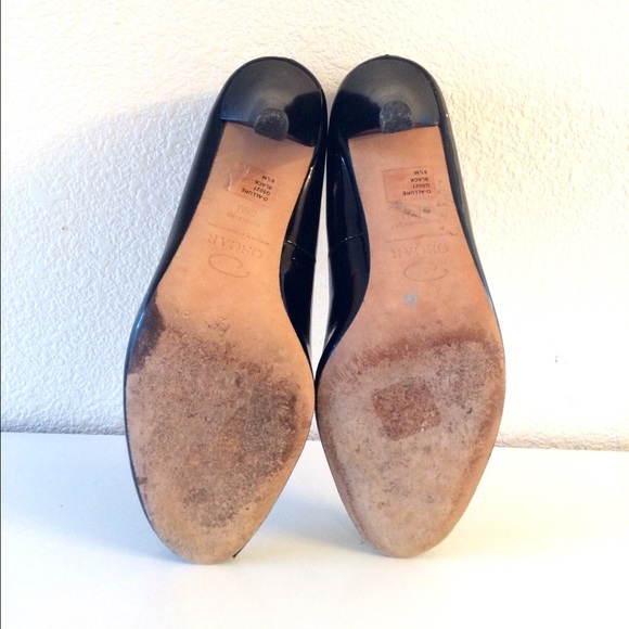 Oscar de la Renta peep toe pumps. - Picture 4 of 4