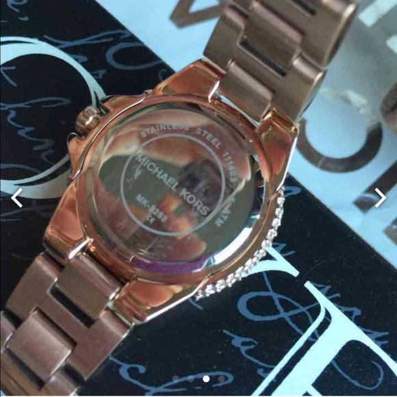 Michael Kors Rose-Gold petite watch - Picture 4 of 4