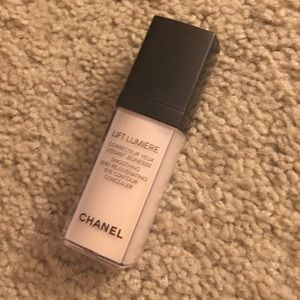 Chanel Lift Lumiere SMOOTHING & REJUVENATING