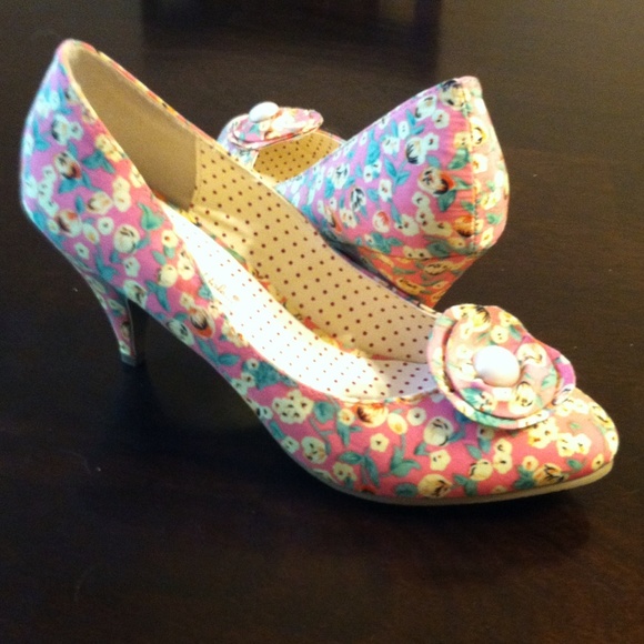 BAIT Shoes - BAIT Floral Kitten Heels