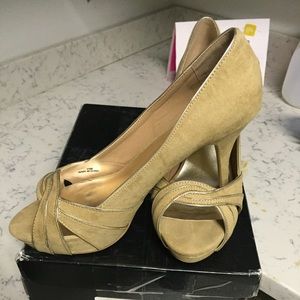 🎉 $10 off today only🎉Peep toe beauty