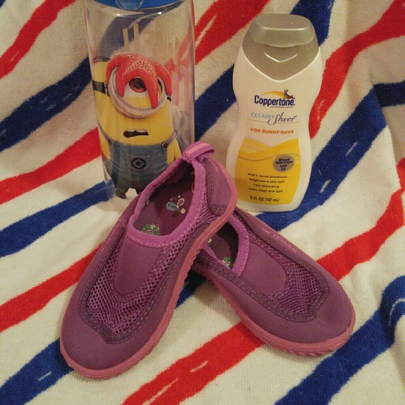 Toddler swimming shoes size m 7/8