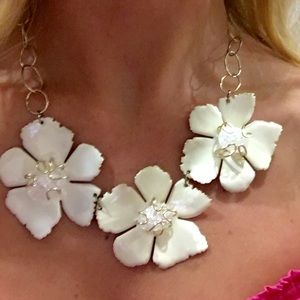 White flower statement necklace 🌸