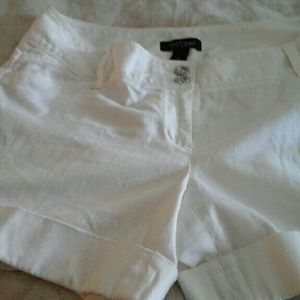1 pair white shorts