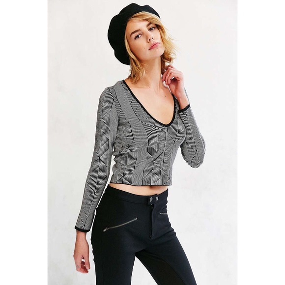 ๐ซ NFS ๐ซ silence + noise Darcy Sweater ๐ - Picture 2 of 4