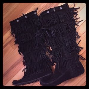 Minnetonka Women's Fringe Boots
