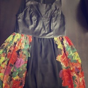 Floral dress with an edge