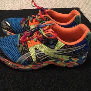 Asics Gel Noosa Neon athletic shoes!!