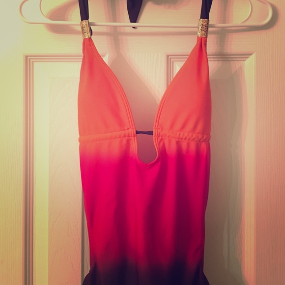 NWOT Hot Kiss swim suit 🌺