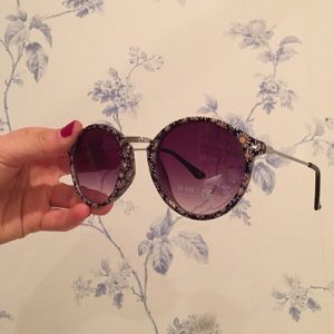 Urban Outfitters Daisy Sunnies