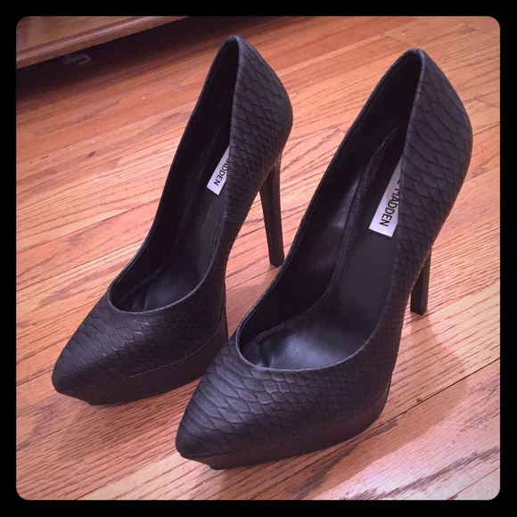 Steve Madden platform super high black pumps 😍