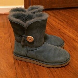 Light blue short UGG boots