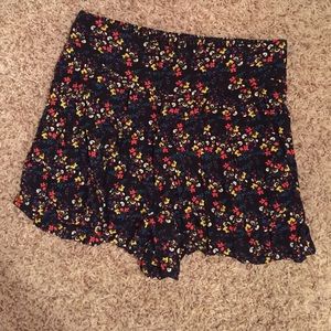 Floral Print High Waisted Shorts, Size Medium