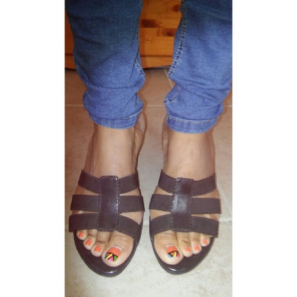 Dark brown wedge
