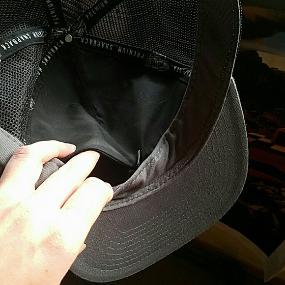 Snap Back Hat - Picture 3 of 4