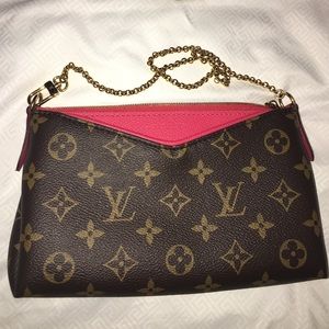 ✨BRAND NEW✨Pallas Clutch Mng Poppy