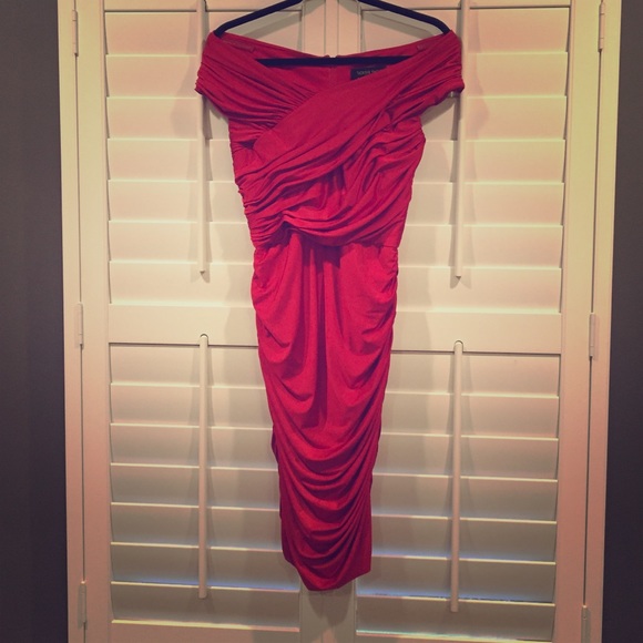 STUNNER!! Red Tadashi Shoji cocktail dress!