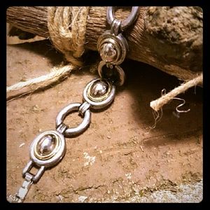 Metallic bracelet
