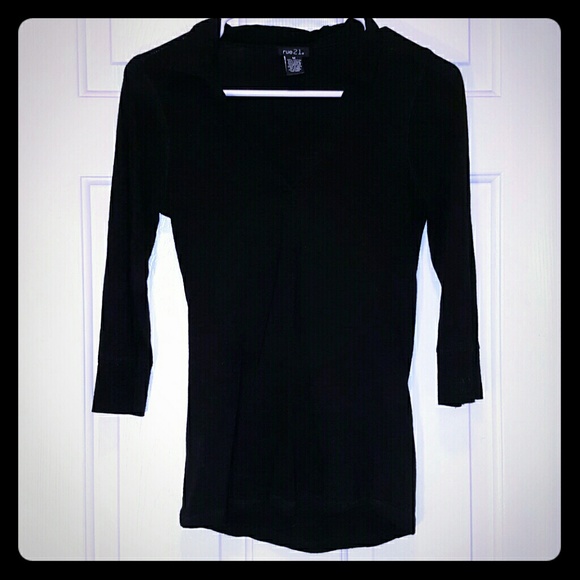 Black 3/4 sleeve collared top size medium