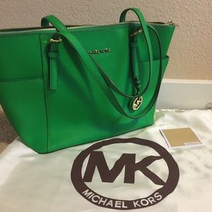 Michael Kors Jet Set Saffiano Leather Top-Zip Tote
