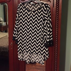 Great black and white chevron print long top