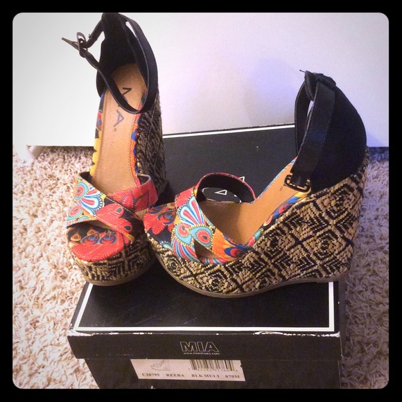 LIKE NEW - Wedge Sandals